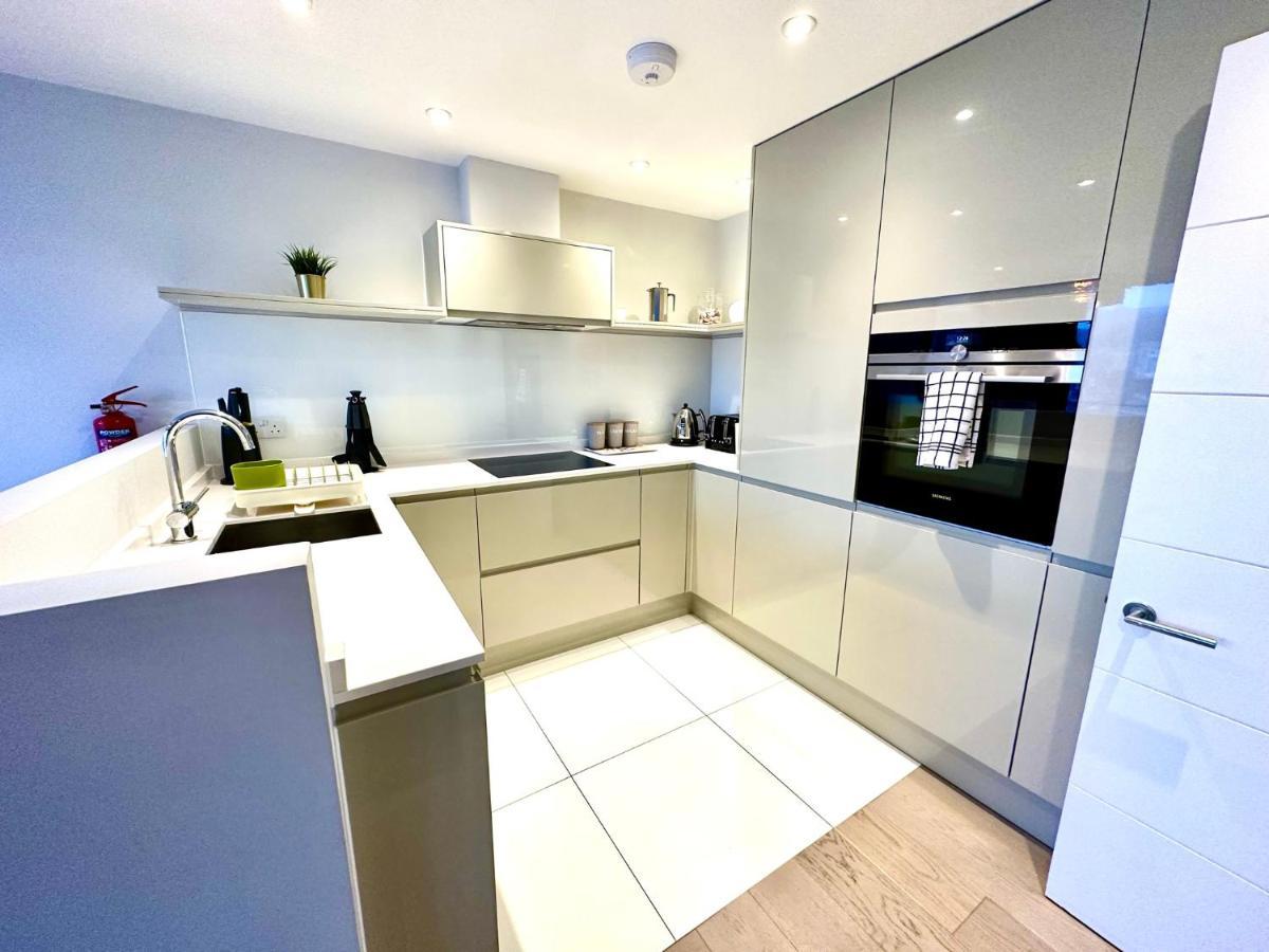 Beautiful New 2 Bedroom Apartment - Next To The Beach - Great Location - Free Parking - Fast Wifi - Smart Tv - Sleeps Up To 4! Close To Purbeck, Corfe Castle, Sandbanks, Poole & Bournemouth Swanage Buitenkant foto