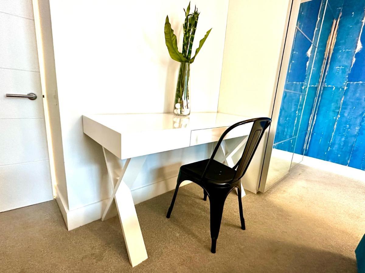 Beautiful New 2 Bedroom Apartment - Next To The Beach - Great Location - Free Parking - Fast Wifi - Smart Tv - Sleeps Up To 4! Close To Purbeck, Corfe Castle, Sandbanks, Poole & Bournemouth Swanage Buitenkant foto