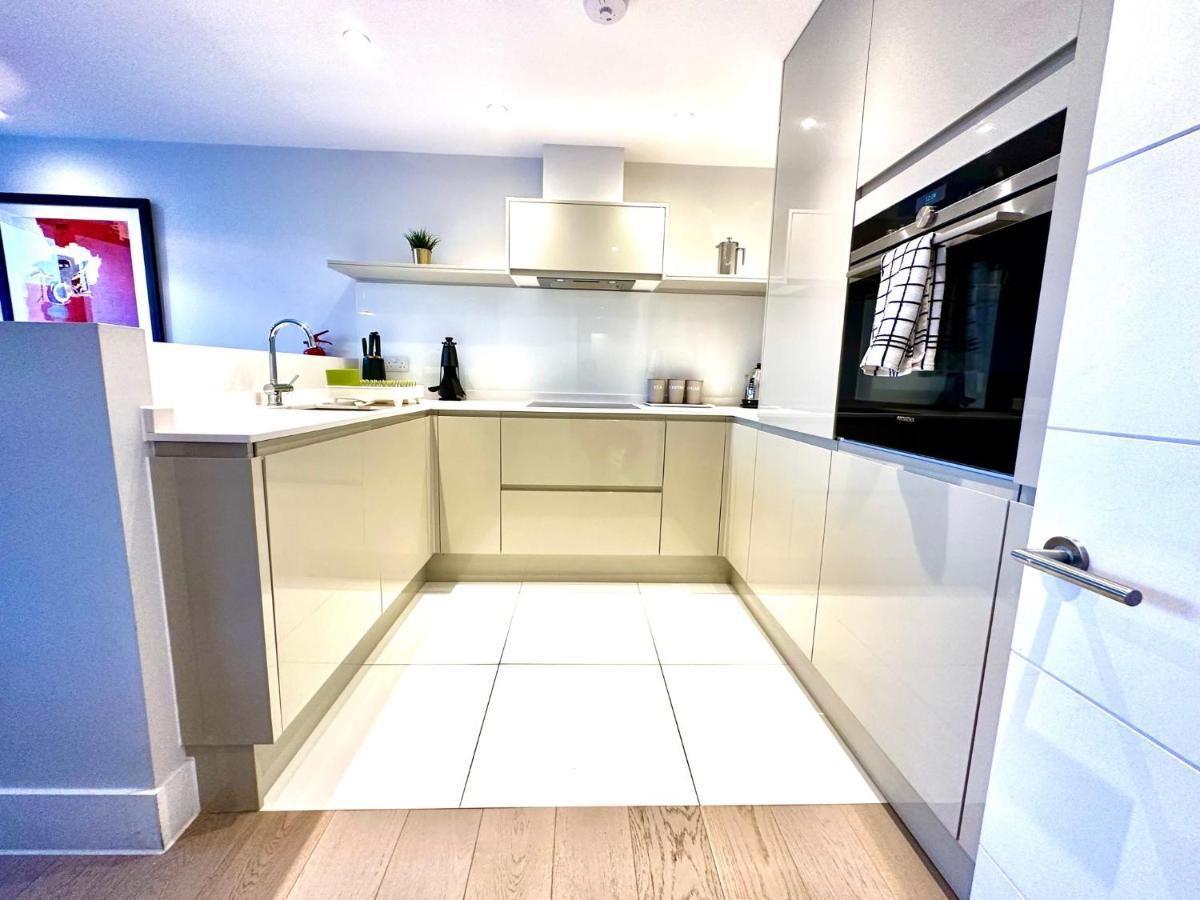 Beautiful New 2 Bedroom Apartment - Next To The Beach - Great Location - Free Parking - Fast Wifi - Smart Tv - Sleeps Up To 4! Close To Purbeck, Corfe Castle, Sandbanks, Poole & Bournemouth Swanage Buitenkant foto