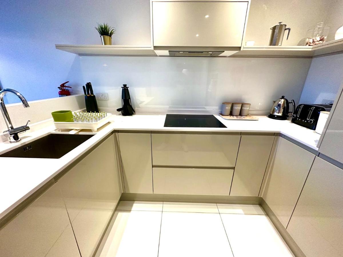 Beautiful New 2 Bedroom Apartment - Next To The Beach - Great Location - Free Parking - Fast Wifi - Smart Tv - Sleeps Up To 4! Close To Purbeck, Corfe Castle, Sandbanks, Poole & Bournemouth Swanage Buitenkant foto